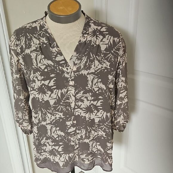 Brown and Crwam Relaxed Blouse with 3/4 Sleeves - Picture 7 of 15